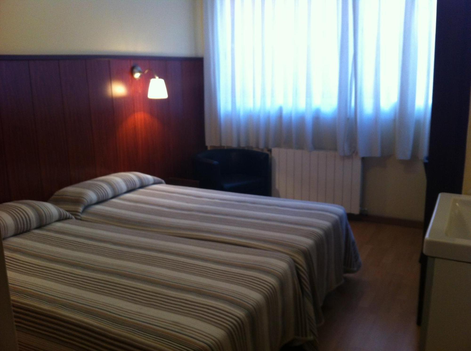 Hostal Bejar Βαρκελώνη Εξωτερικό φωτογραφία