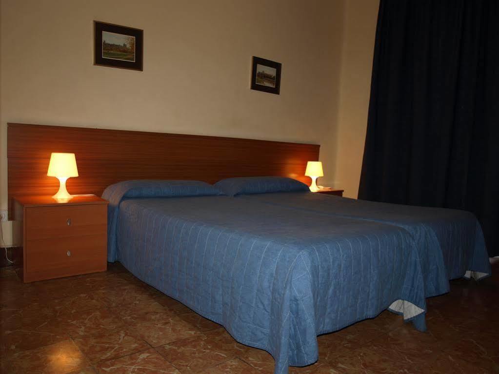 Hostal Bejar Βαρκελώνη Εξωτερικό φωτογραφία