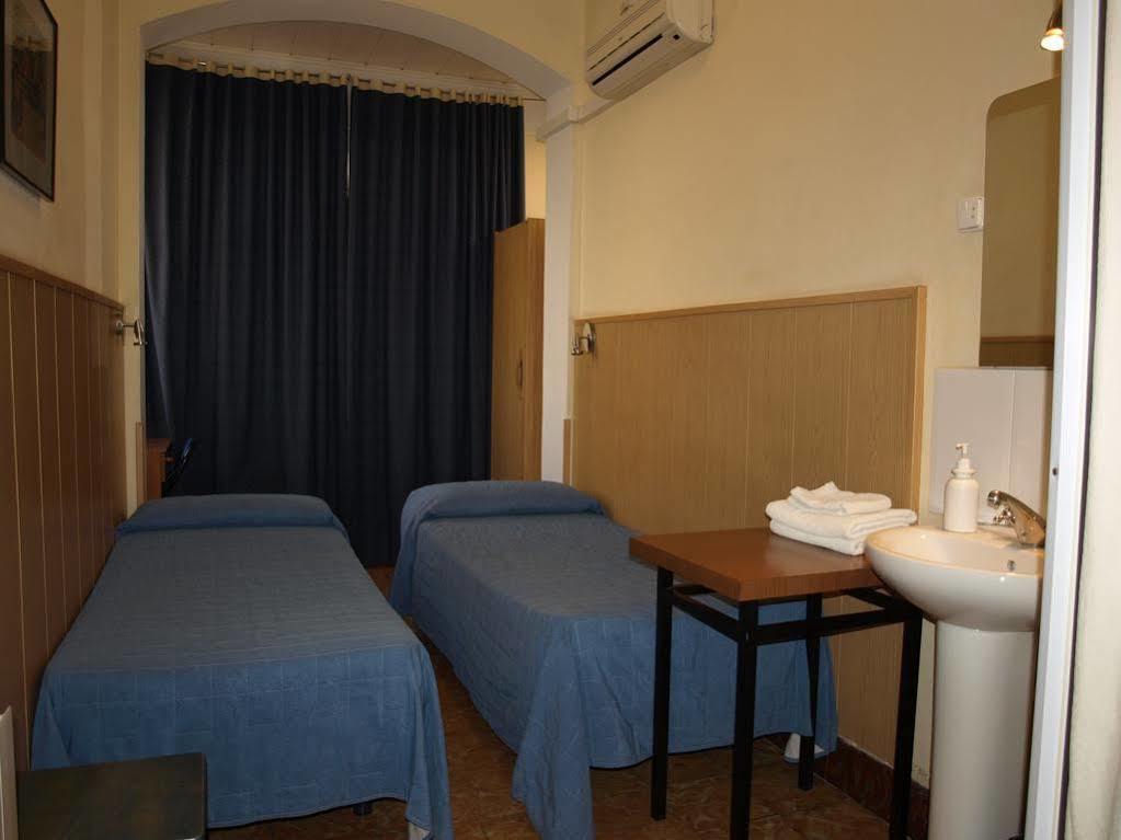 Hostal Bejar Βαρκελώνη Εξωτερικό φωτογραφία