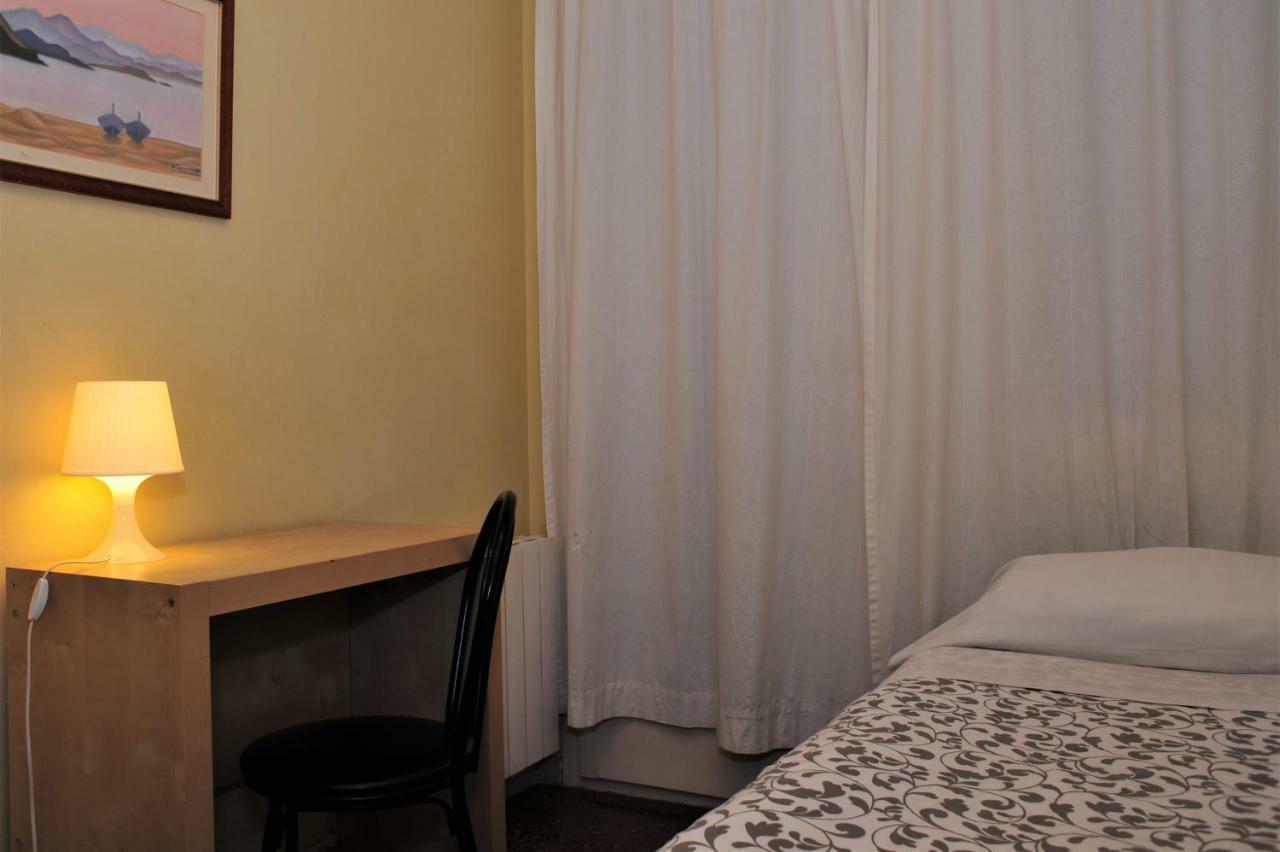 Hostal Bejar Βαρκελώνη Εξωτερικό φωτογραφία
