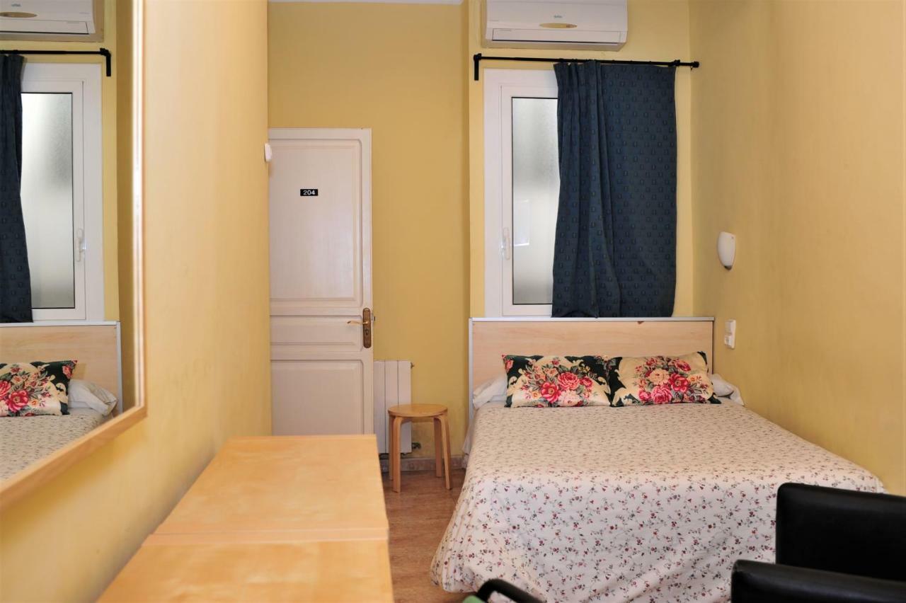 Hostal Bejar Βαρκελώνη Εξωτερικό φωτογραφία