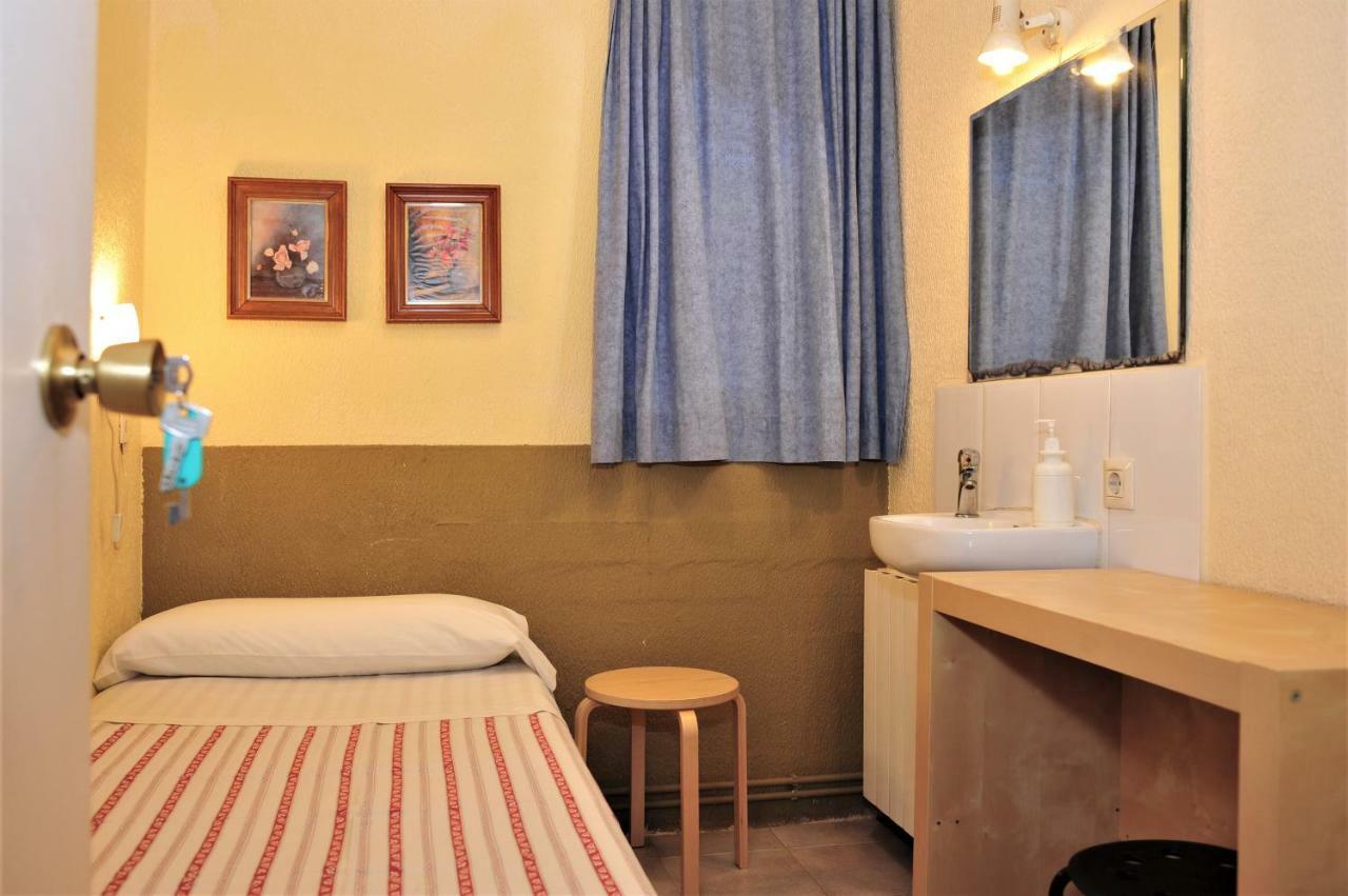 Hostal Bejar Βαρκελώνη Εξωτερικό φωτογραφία