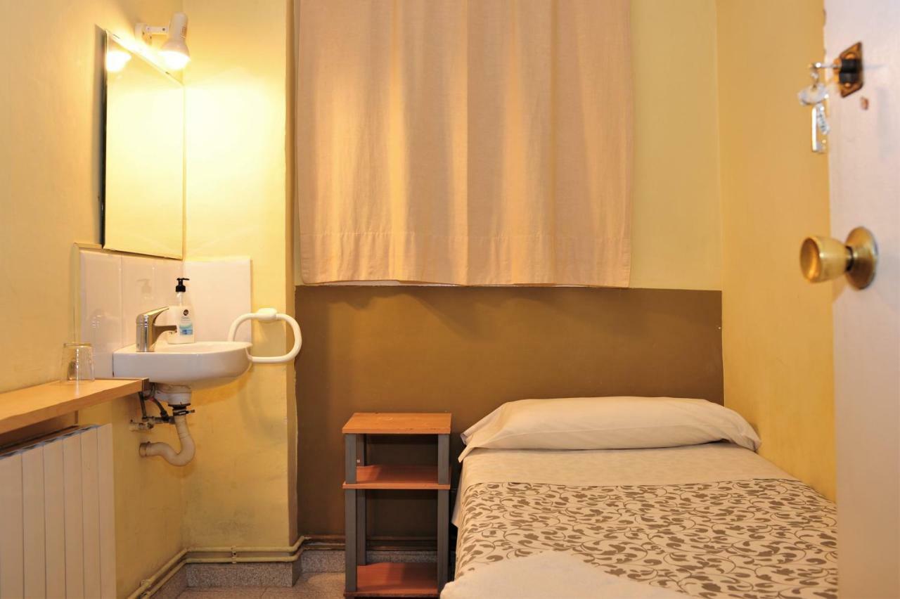 Hostal Bejar Βαρκελώνη Εξωτερικό φωτογραφία