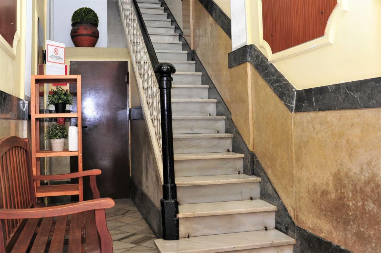 Hostal Bejar Βαρκελώνη Εξωτερικό φωτογραφία