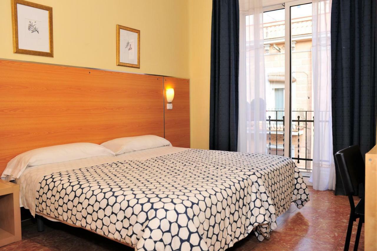 Hostal Bejar Βαρκελώνη Εξωτερικό φωτογραφία