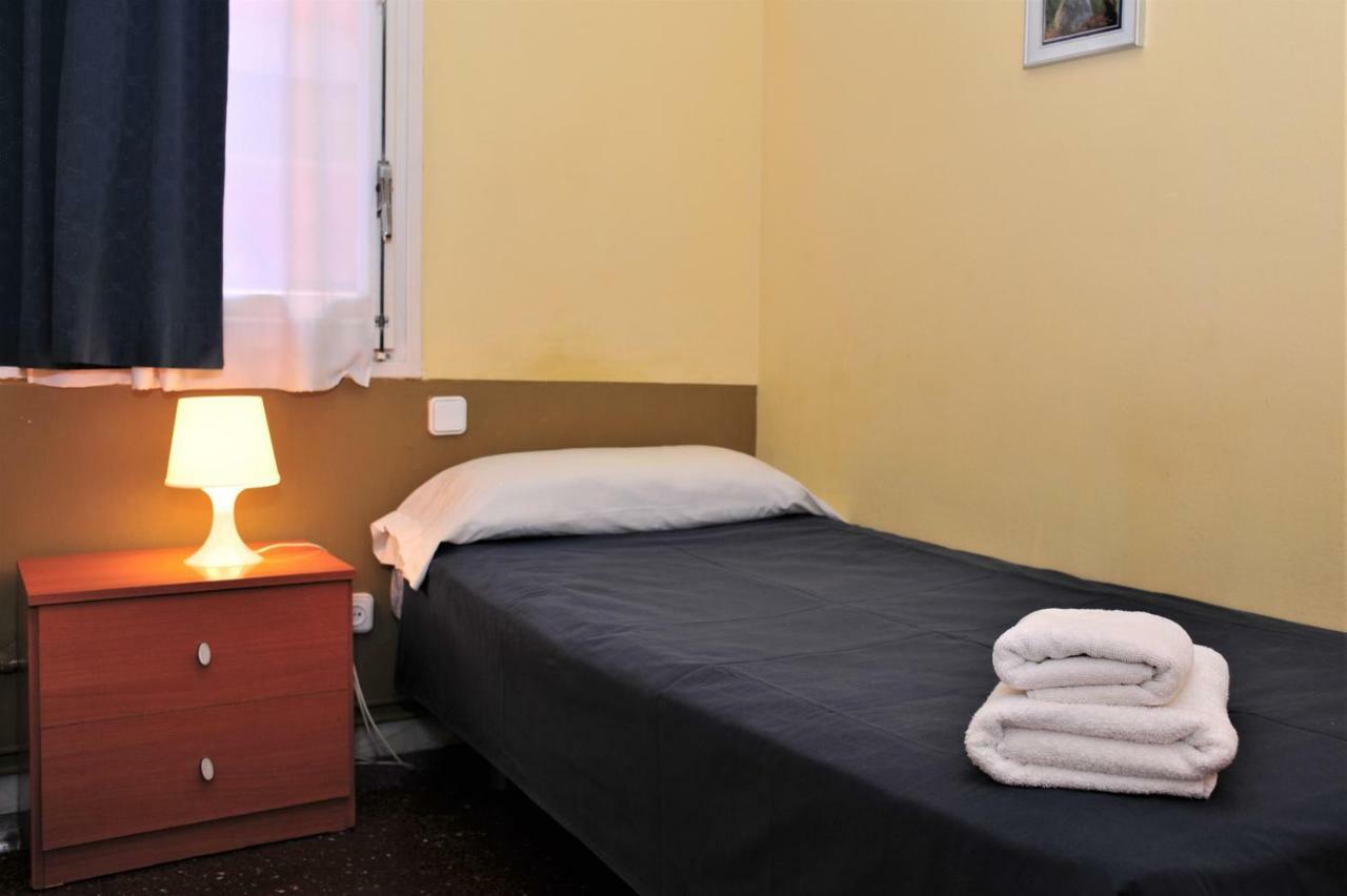 Hostal Bejar Βαρκελώνη Εξωτερικό φωτογραφία